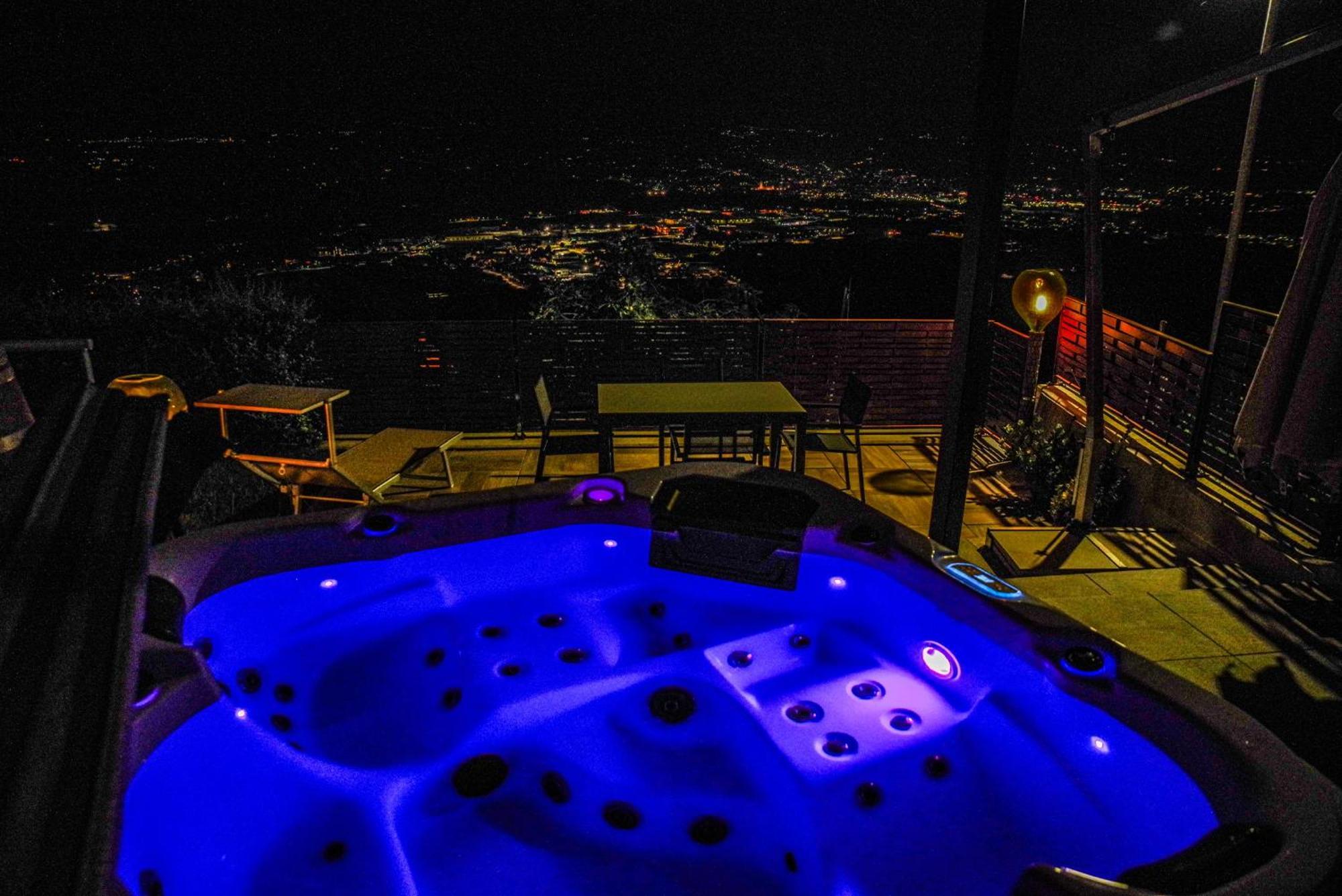 Vista Langhe - Cerratohouses Guarene Bagian luar foto