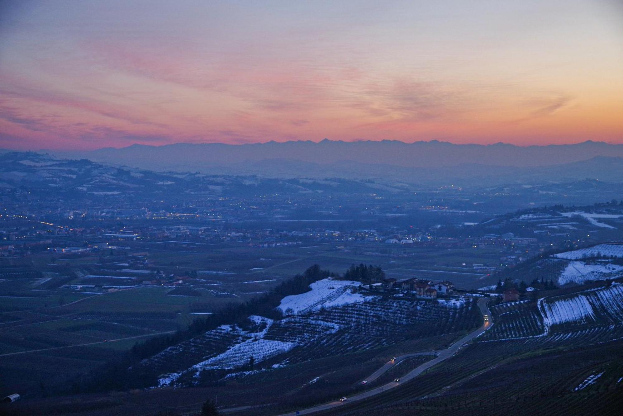 Vista Langhe - Cerratohouses Guarene Bagian luar foto