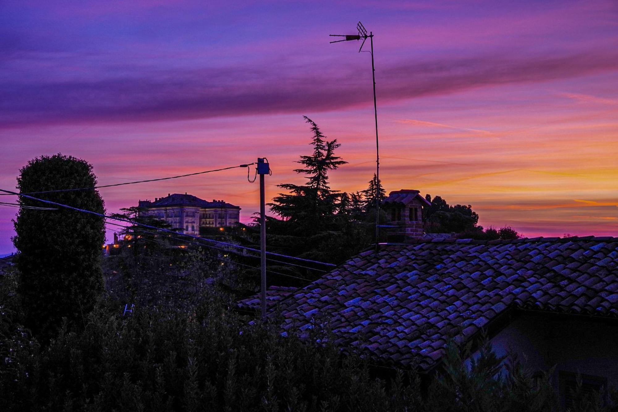 Vista Langhe - Cerratohouses Guarene Bagian luar foto
