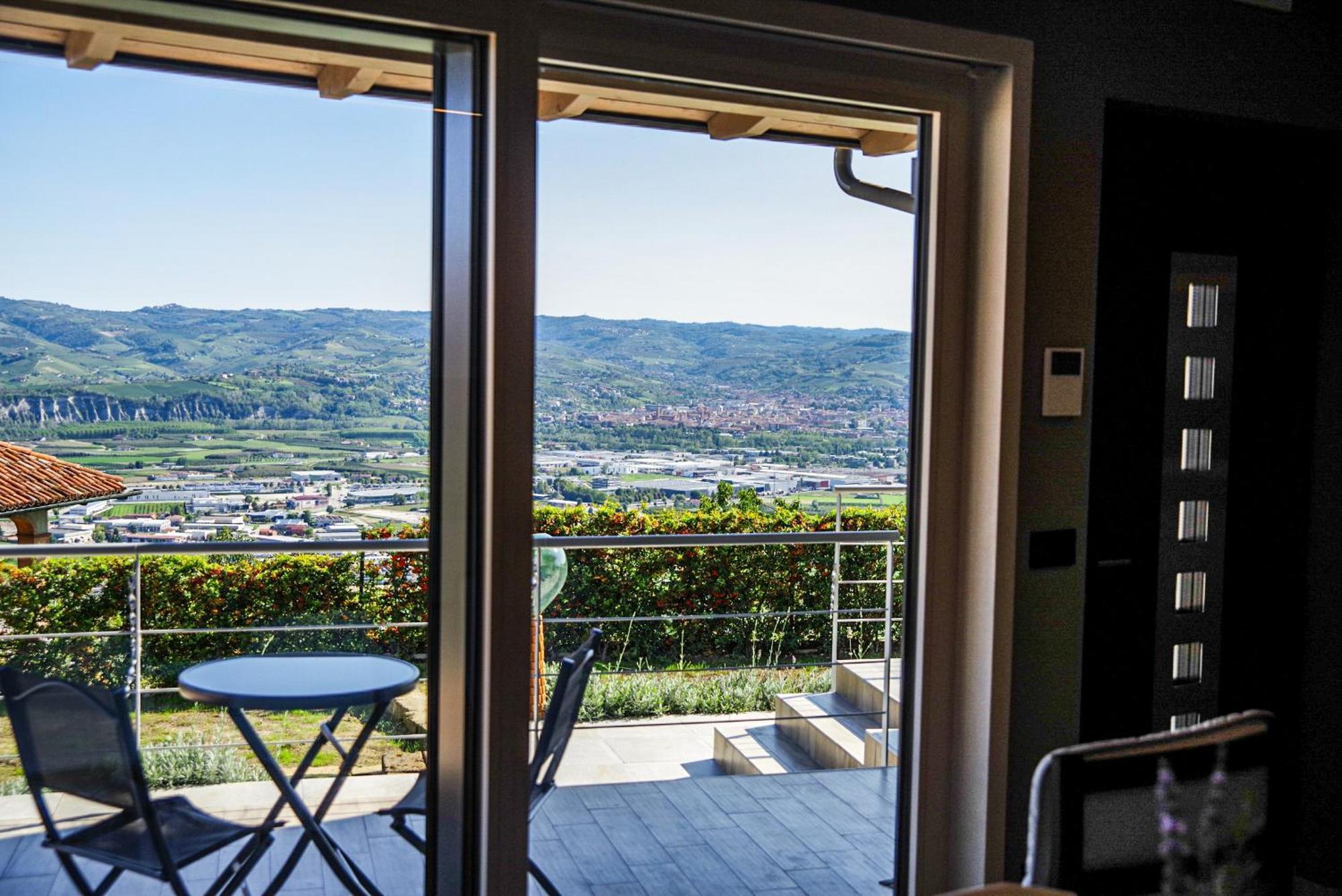 Vista Langhe - Cerratohouses Guarene Bagian luar foto